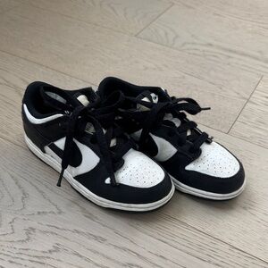 Nike Kids Black & White Low-Top Sneakers